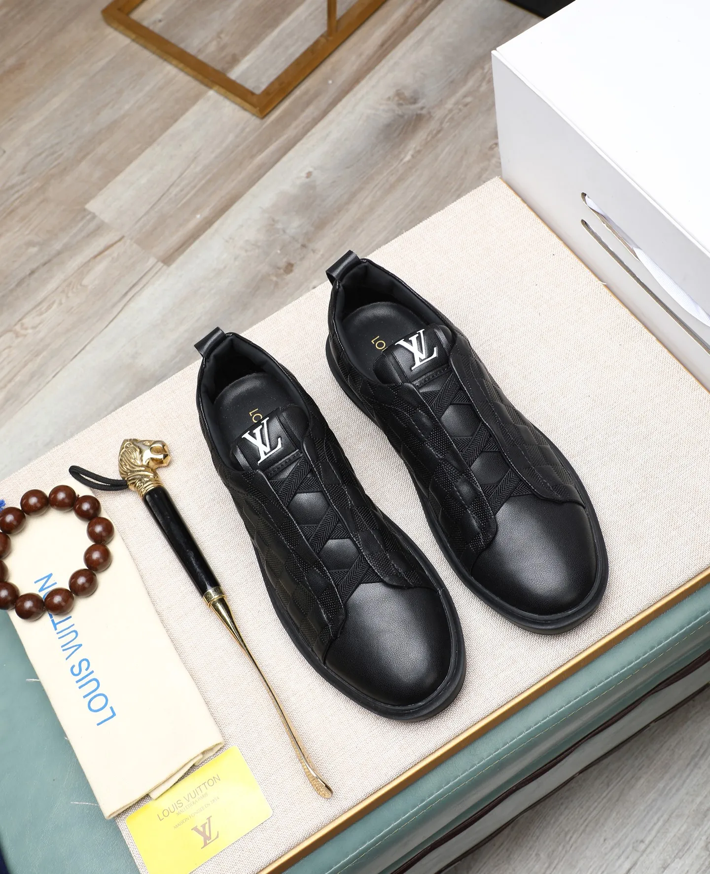 Men's shoes 💰460 【LOUIS VUITTON】Louis Vuitton 2 new products 👟Milan fashion show style 🇰🇾🇰🇾LV family logo, celebrity style, a must-have for fashionistas ⚠️Imported materials ➕Cow leather ➕Breathable leather lining ➕Special outsole 👞Number 38-44 (45 46 custom-made)